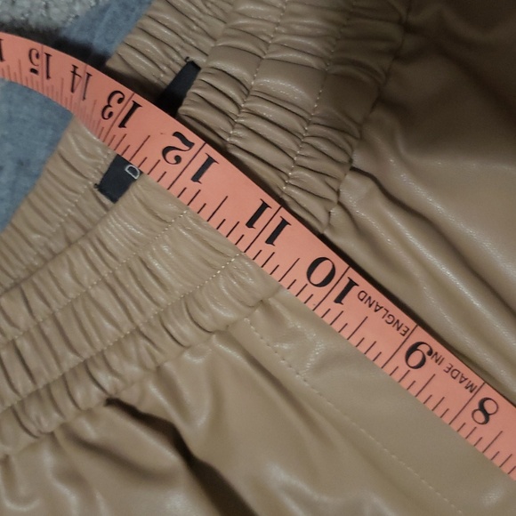 Dèluc Women's High WaistedTan Shorts 2"inseam Xs - Picture 3 of 4